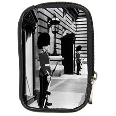 Vintage Uk England London Sentry At Buckingham Palace Digital Camera Case