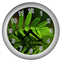 Leaf Wall Clock (silver) by Siebenhuehner