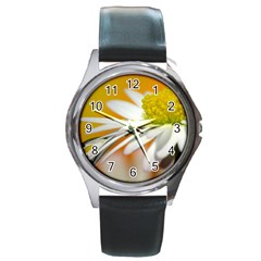 Daisy With Drops Round Metal Watch (silver Rim)