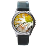 Daisy With Drops Round Metal Watch (Silver Rim) Front