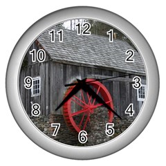 Vermont Christmas Barn Wall Clock (silver)