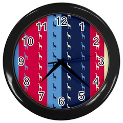 Giraffentapete Wall Clock (black) by Siebenhuehner