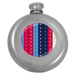 Giraffentapete Hip Flask (round) by Siebenhuehner