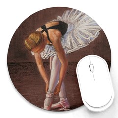 Ballerina 8  Mouse Pad (round)