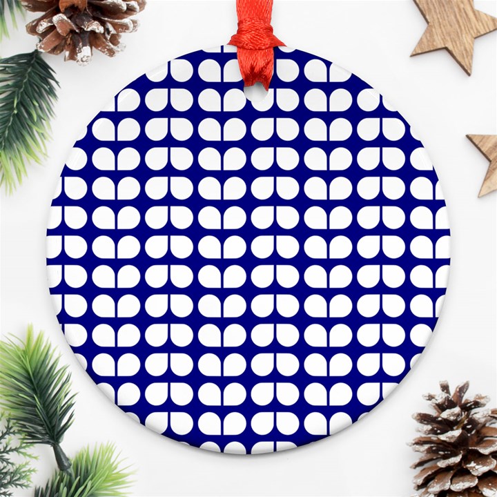 Blue And White Leaf Pattern Round Ornament (Two Sides)