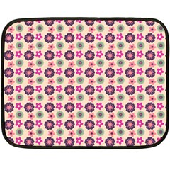 Cute Floral Pattern Mini Fleece Blanket (two Sided)