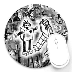 Robot Love 8  Mouse Pad (round)