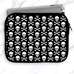 Skull And Crossbones Pattern Apple Ipad Zippered Sleeve by ArtistRoseanneJones