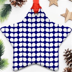 Blue And White Leaf Pattern Ornament (Star) 