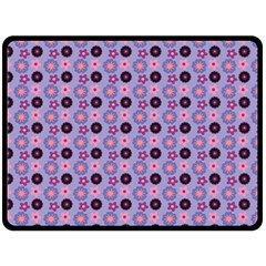 Cute Floral Pattern Fleece Blanket (large) 