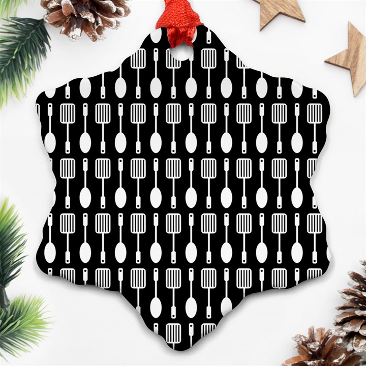 Black And White Spatula Spoon Pattern Ornament (Snowflake) 