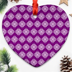 Abstract Knot Geometric Tile Pattern Ornament (heart) 