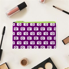 Modern Chic Vector Camera Illustration Pattern Cosmetic Bag (xs)