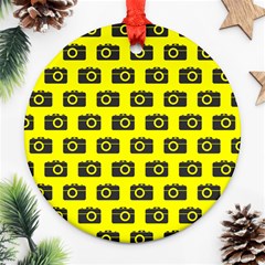 Modern Chic Vector Camera Illustration Pattern Ornament (round) 