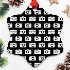 Modern Chic Vector Camera Illustration Pattern Ornament (snowflake) 