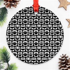 Black And White Owl Pattern Ornament (round) 