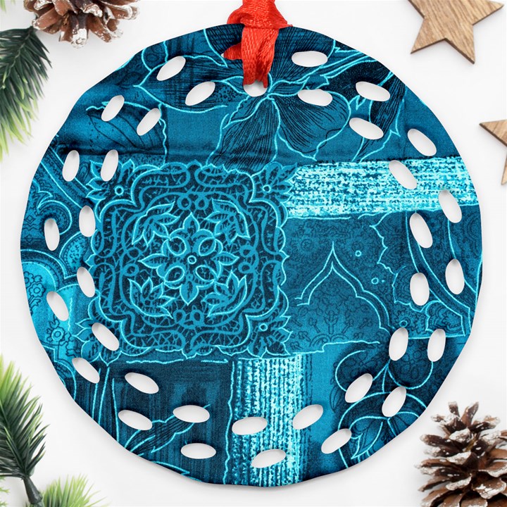 BLUE PATCHWORK Ornament (Round Filigree) 