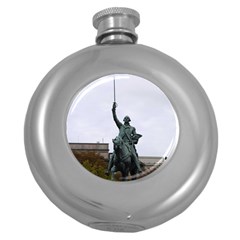 Washington Statue Round Hip Flask (5 Oz) by trendistuff