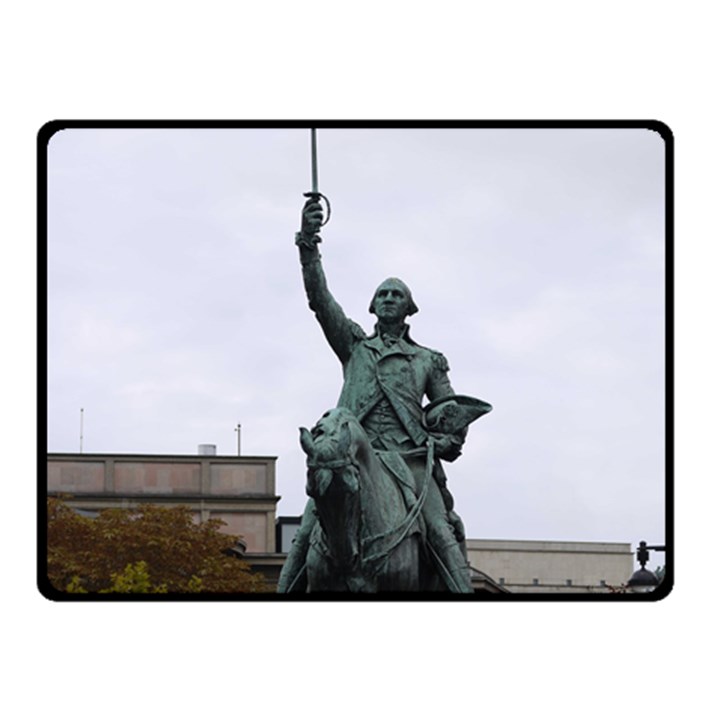 WASHINGTON STATUE Fleece Blanket (Small)