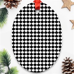 Black And White Scallop Repeat Pattern Oval Ornament (two Sides)