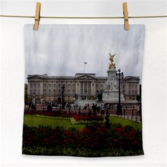 Buckingham Palace Face Towel by trendistuff