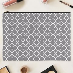 Grey Quatrefoil Pattern Cosmetic Bag (xxxl) by Zandiepants