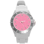 Soft pink quatrefoil pattern Round Plastic Sport Watch (L) Front