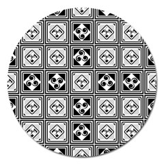 Black And White Magnet 5  (round)