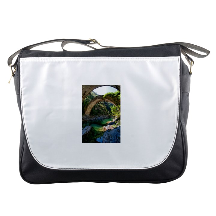  1008 2015 1125am Messenger Bags