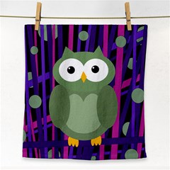 Green And Purple Owl Face Towel by Valentinaart