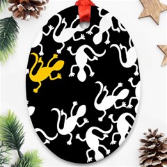 Yellow Lizard Pattern Ornament (oval) 