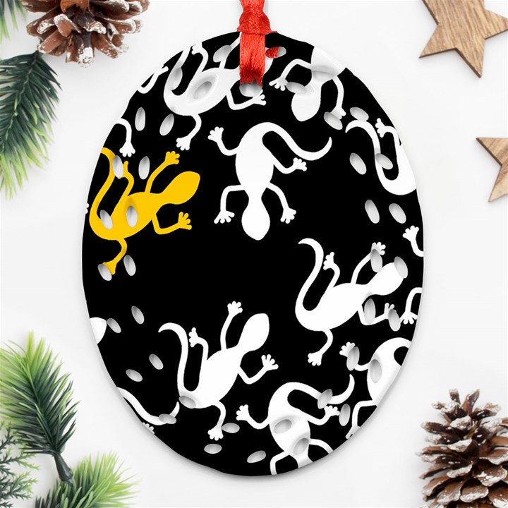 Yellow lizard pattern Oval Filigree Ornament (2-Side) 