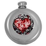 Red graffiti style hart  Round Hip Flask (5 oz) Front