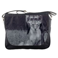 King And Queen Of The Jungle Design  Messenger Bags