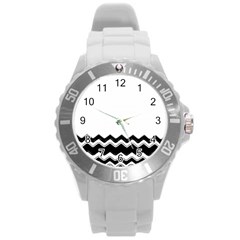 Chevrons Black Pattern Background Round Plastic Sport Watch (l)