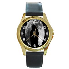 Silhouette Of Lovers Round Gold Metal Watch