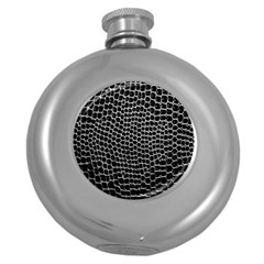 Black White Crocodile Background Round Hip Flask (5 oz)