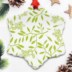 Leaves Pattern Seamless Ornament (snowflake)