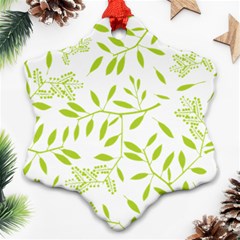 Leaves Pattern Seamless Ornament (snowflake)