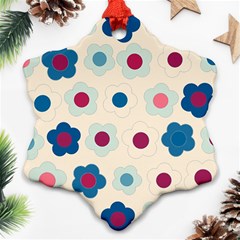 Floral Pattern Ornament (snowflake)