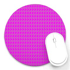 Clovers On Pink Round Mousepads