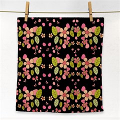 Floral Pattern Face Towel by Valentinaart