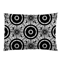 Geometric Black And White Pillow Case by linceazul