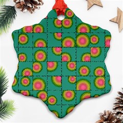 Tiled Circular Gradients Ornament (Snowflake)