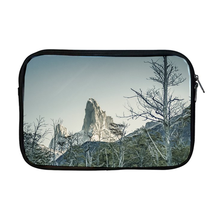 Fitz Roy Mountain, El Chalten Patagonia   Argentina Apple MacBook Pro 17  Zipper Case