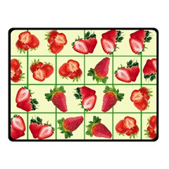 Strawberries Pattern Fleece Blanket (Small)