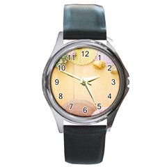 Sea Shell Pattern Round Metal Watch