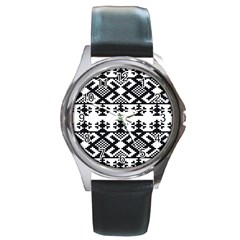 Model Traditional Draperie Line Black White Triangle Round Metal Watch