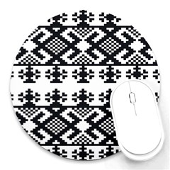 Model Traditional Draperie Line Black White Triangle Round Mousepads