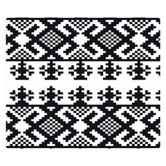 Model Traditional Draperie Line Black White Triangle Double Sided Flano Blanket (small) 